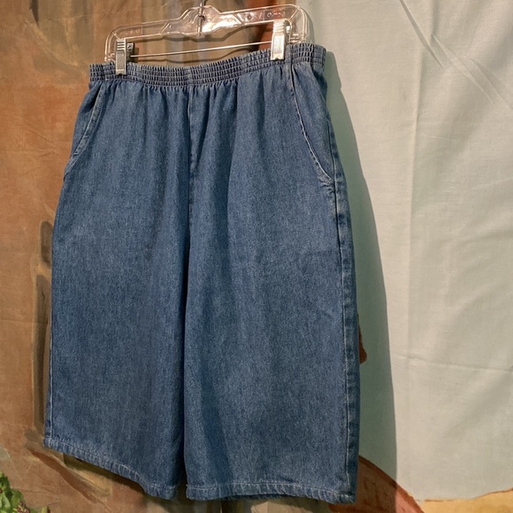 Vintage Teddi elastic waistband mom shorts - Picture 2 of 5